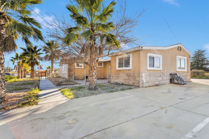 16088 Outer Bear Valley Rd, Victorville, CA à vendre - Photo de l’immeuble – Image 2 sur 31