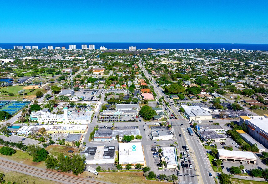 131 E Hillsboro Ct, Deerfield Beach, FL à louer - Photo de l’immeuble – Image 2 sur 9