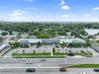 Plus de détails pour 4250 W Hallandale Beach Blvd, Pembroke Park, FL - Local commercial à louer