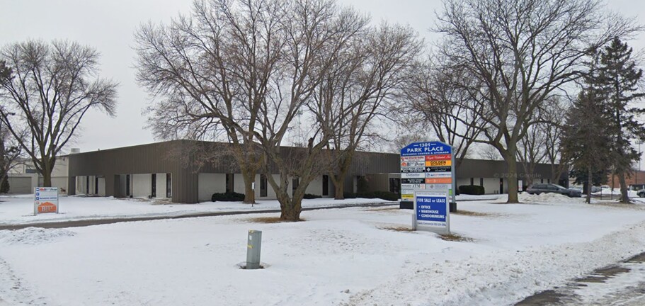 1301 Cliff Rd E, Burnsville, MN à vendre Photo de l’immeuble– Image 1 sur 2