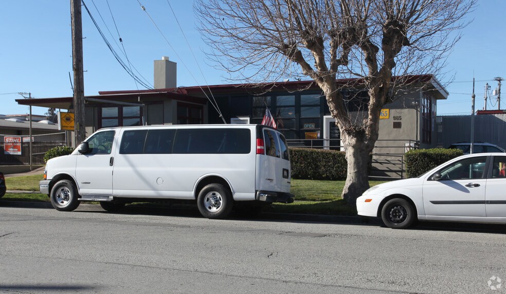 965 San Mateo Ave, San Bruno, CA à louer - Photo de l’immeuble – Image 2 sur 8
