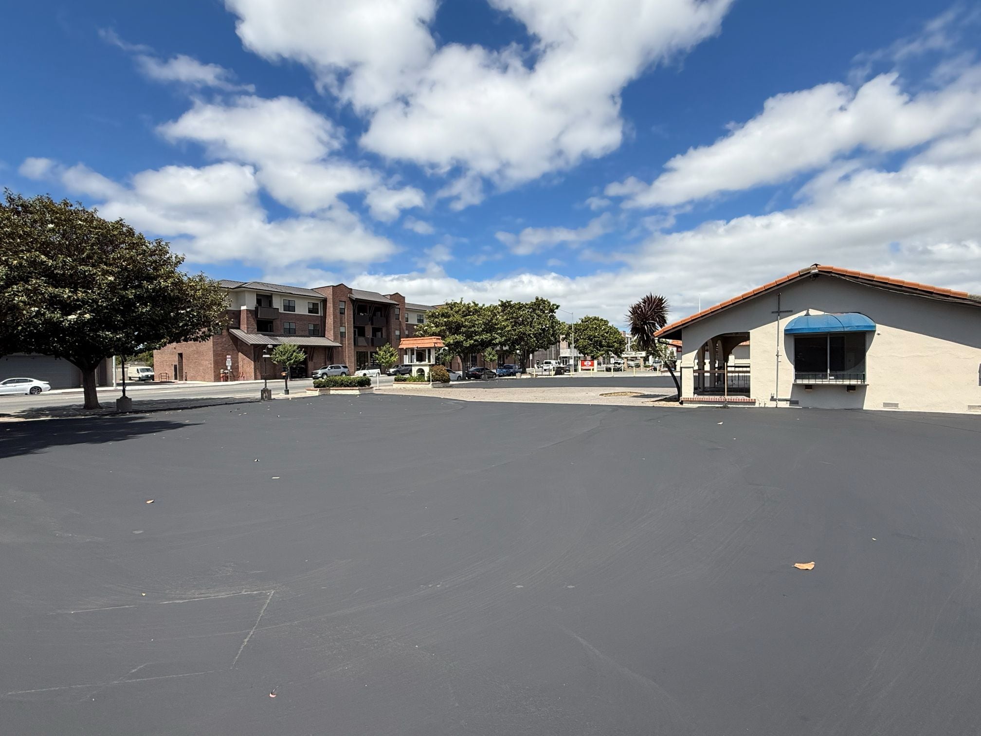 525 Abbott St, Salinas, CA à louer Photo de l’immeuble– Image 1 sur 8