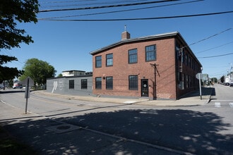 99 S Bend St, Pawtucket, RI à louer Photo intérieure– Image 2 sur 5