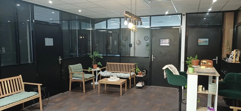 Bureau dans Mauguio à louer - Photo de l’immeuble – Image 3 sur 9