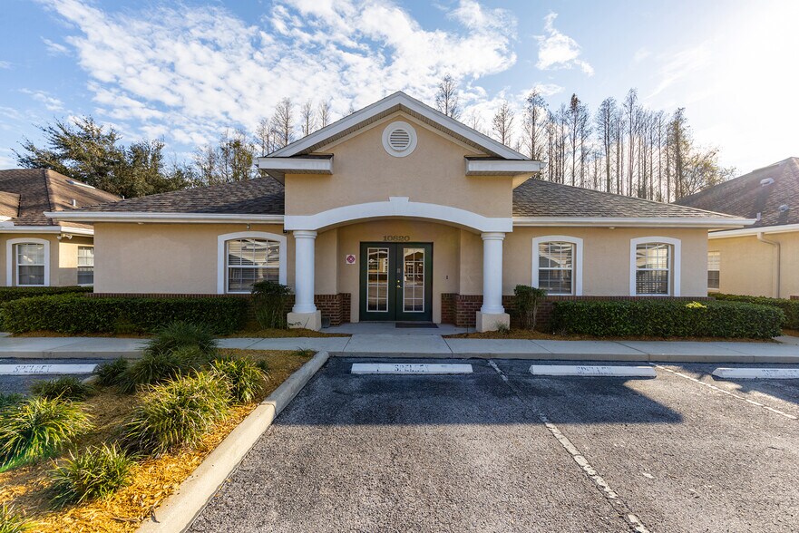10820 Sheldon Rd, Tampa, FL à vendre - Photo de l’immeuble – Image 1 sur 10