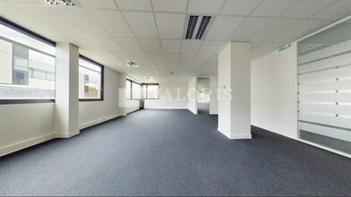 Bureau dans Saint-Priest à louer Photo intérieure– Image 2 sur 3