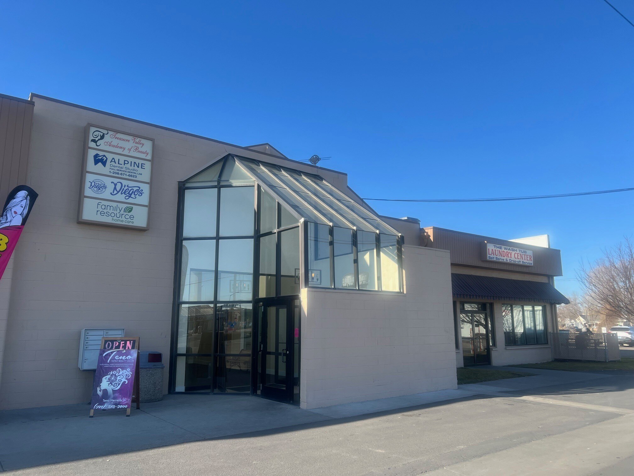 49 NW 1st St, Ontario, OR à vendre Photo principale– Image 1 sur 14