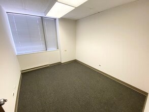 6160 N Cicero Ave, Chicago, IL à louer Photo de l’immeuble– Image 2 sur 3