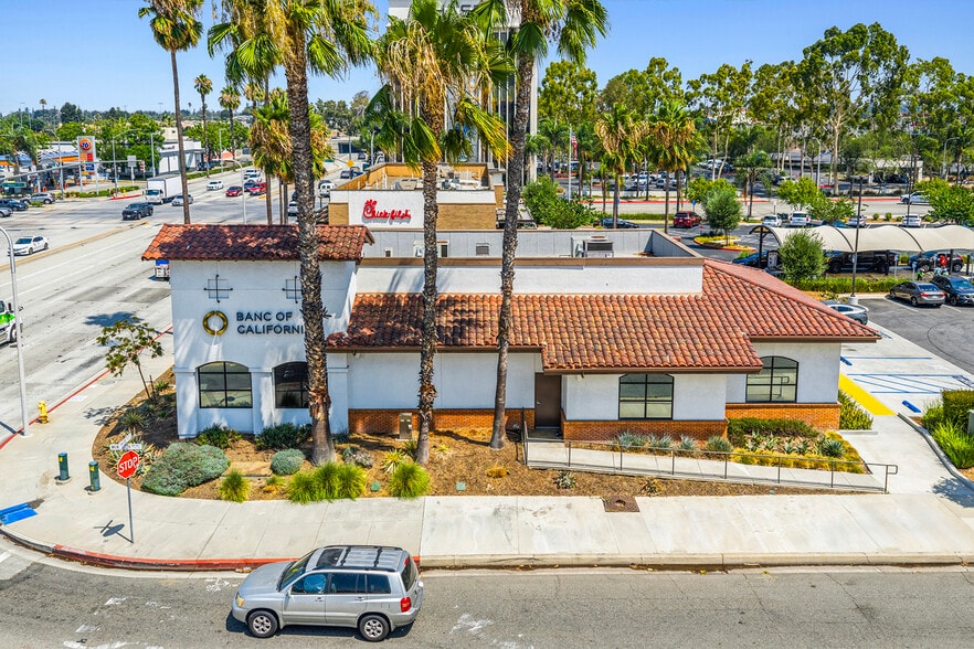 220 S Vincent Ave, West Covina, CA à vendre - Photo de l’immeuble – Image 3 sur 6