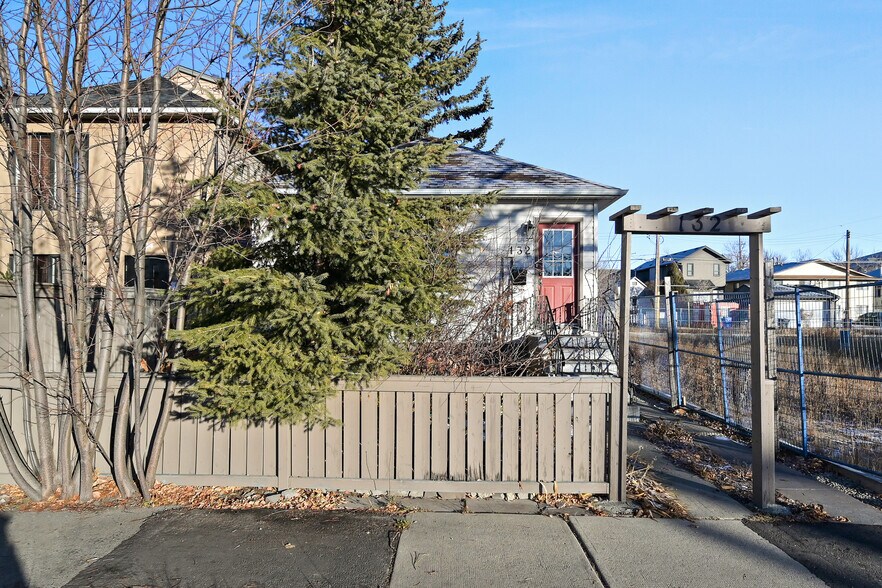 132 17 Avenue NW, Calgary, AB à vendre - Photo de l’immeuble – Image 2 sur 35