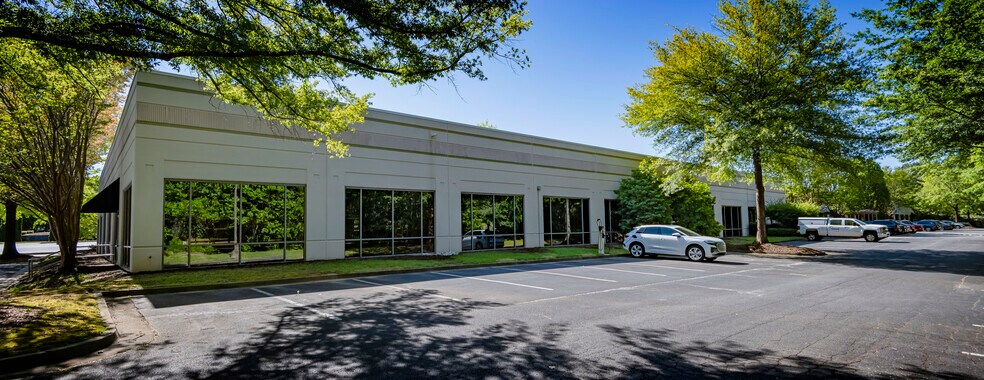 1075 Big Shanty Rd NW, Kennesaw, GA à louer - Photo de l’immeuble – Image 2 sur 14