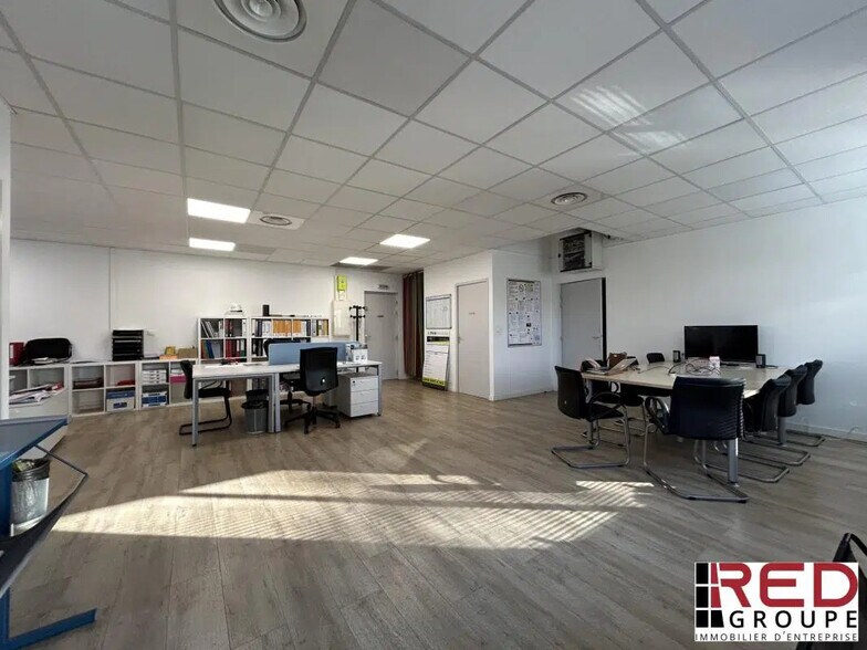 Bureau dans Le Tholonet à louer - Photo de l’immeuble – Image 2 sur 5