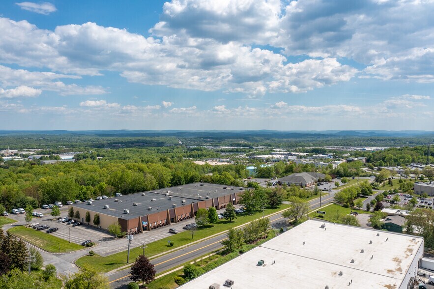 15 Industrial Dr, Middletown, NY à louer - Aérien – Image 2 sur 4