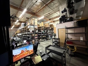 17831 Sky Park Cir, Irvine, CA à louer Photo intérieure– Image 1 sur 3