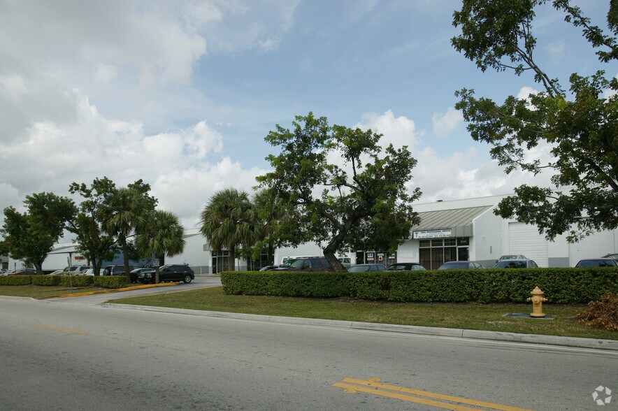 3100 NW 72nd Ave, Miami, FL à louer - Photo de l’immeuble – Image 3 sur 102