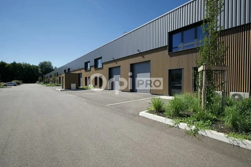 225 B Avenue Des Marronniers, Bourgoin-Jallieu à louer - Photo de l’immeuble – Image 2 sur 9