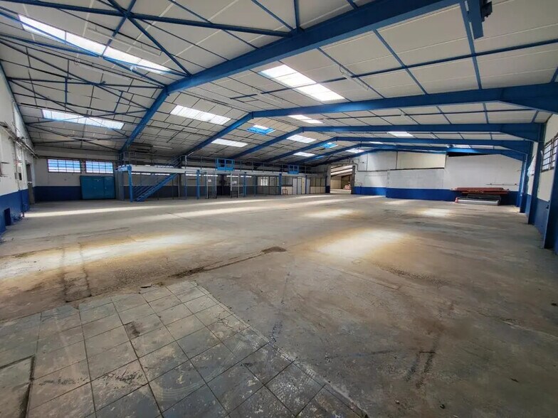 Local d'activités dans Vaulx-en-Velin à vendre - Photo de l’immeuble – Image 1 sur 7