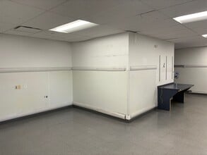 11020 Flatlands Ave, Brooklyn, NY à louer Photo intérieure– Image 2 sur 10