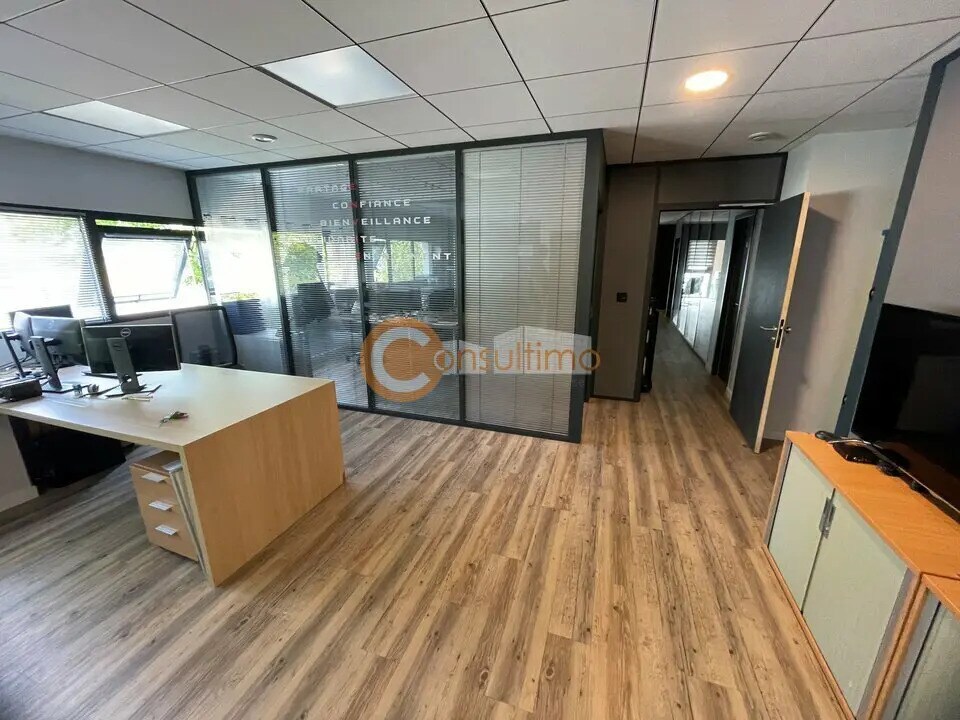 Bureau dans Villenave-d'Ornon à louer Photo de l’immeuble– Image 1 sur 5