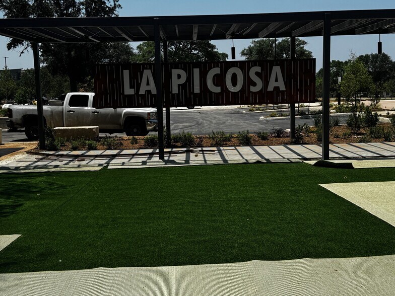 SE Military Rd & SW New Braunfels Ave, San Antonio, TX à louer - Photo de l’immeuble – Image 2 sur 3