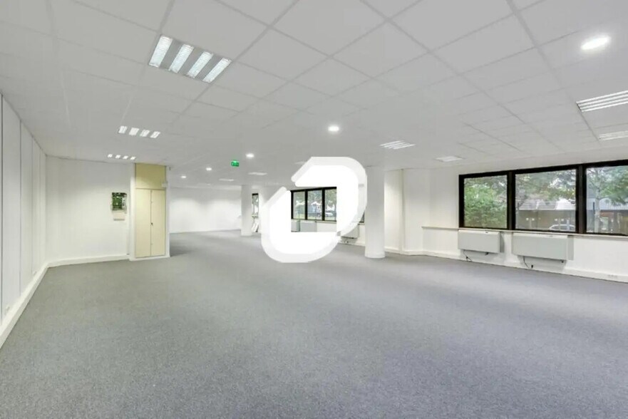 Bureau dans Rosny-sous-Bois à louer - Photo de l’immeuble – Image 2 sur 18