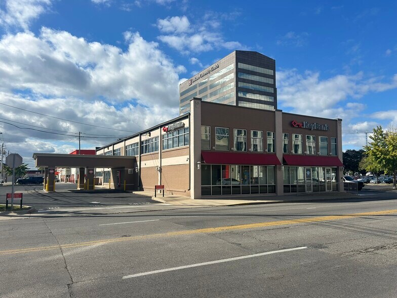 940 N Meridian St, Indianapolis, IN à vendre - Photo de l’immeuble – Image 2 sur 7
