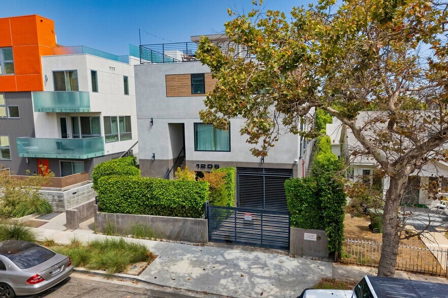 1206 N Sycamore Ave, Los Angeles, CA à vendre - Photo de l’immeuble – Image 2 sur 55