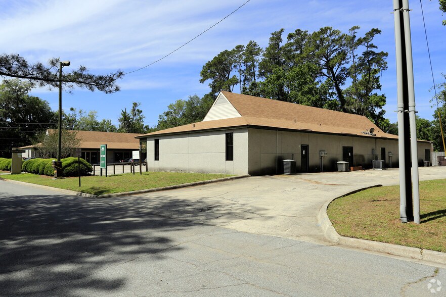 221 Executive Cir, Savannah, GA à louer - Photo de l’immeuble – Image 3 sur 9
