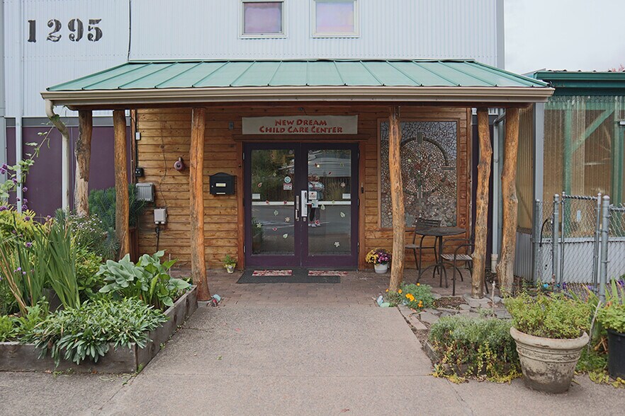 1244 W 17th Ave, Eugene, OR à vendre - Photo de l’immeuble – Image 2 sur 15