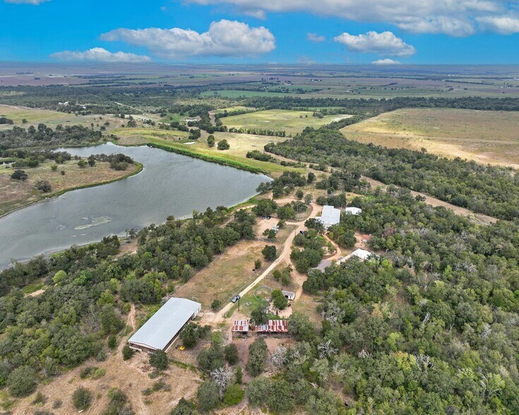2274 County Road 203 Loop, Cameron, TX à vendre - Photo de l’immeuble – Image 2 sur 3