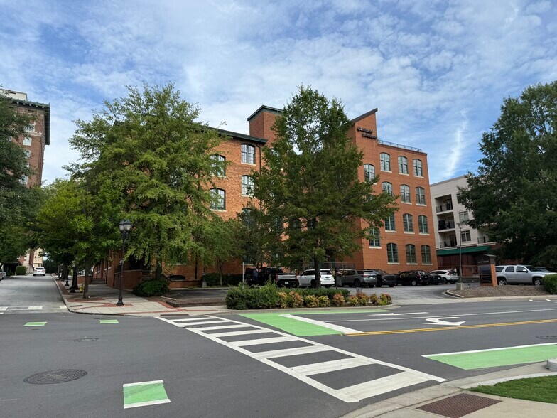 25 E Court St, Greenville, SC à louer - Photo principale – Image 1 sur 8