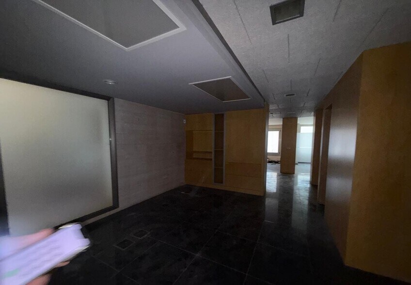 Local commercial dans València, Valencia à vendre - Photo de l’immeuble – Image 2 sur 11