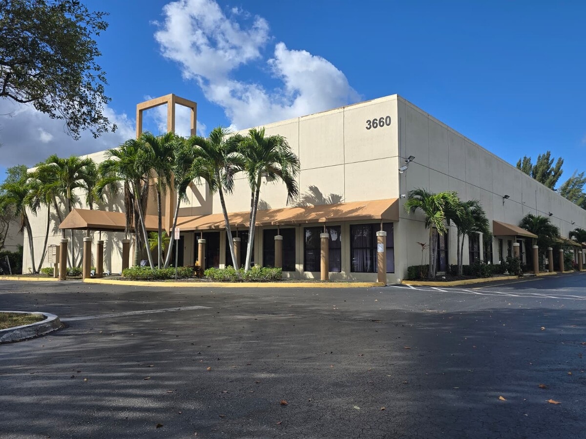 3660 NW 126th Ave, Coral Springs, FL 33065 - Lot 7 - - Photo intérieure - Image 1 of 10