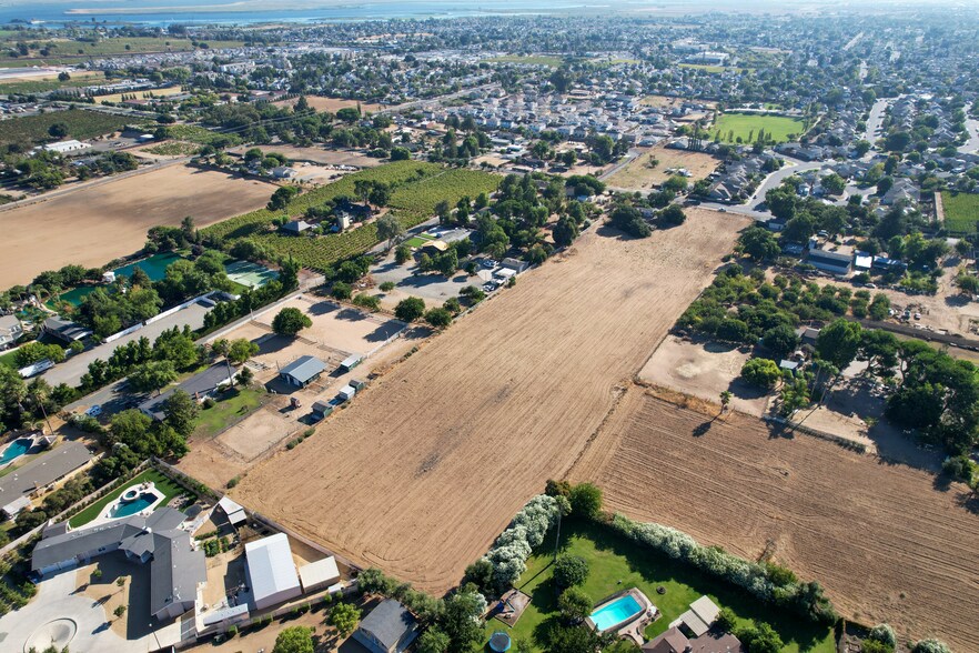 4761 Live Oak Ave, Oakley, CA à vendre - Photo de l’immeuble – Image 3 sur 12