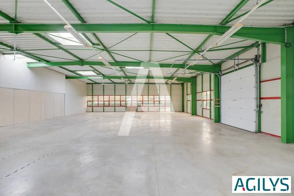 Local d’activités dans Saint-Thibault-des-Vignes à louer Photo intérieure– Image 1 sur 10