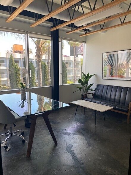8335 W Sunset Blvd, West Hollywood, CA à louer - Photo de l’immeuble – Image 3 sur 22
