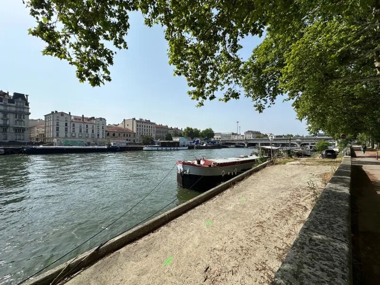 Local commercial dans Lyon à louer - Photo de l’immeuble – Image 2 sur 2