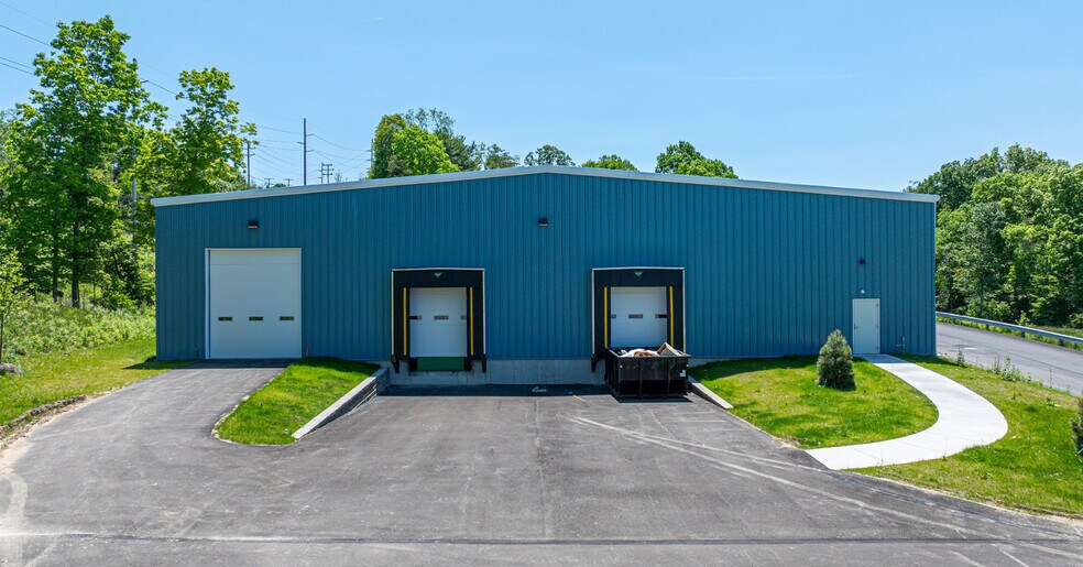 18 McClaren Rd, Coraopolis, PA à louer - Photo de l’immeuble – Image 2 sur 5