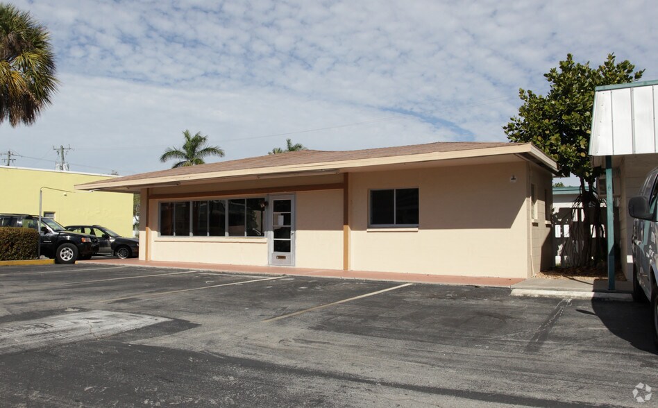 12717 Mcgregor Blvd, Fort Myers, FL à vendre - Photo de l’immeuble – Image 3 sur 9