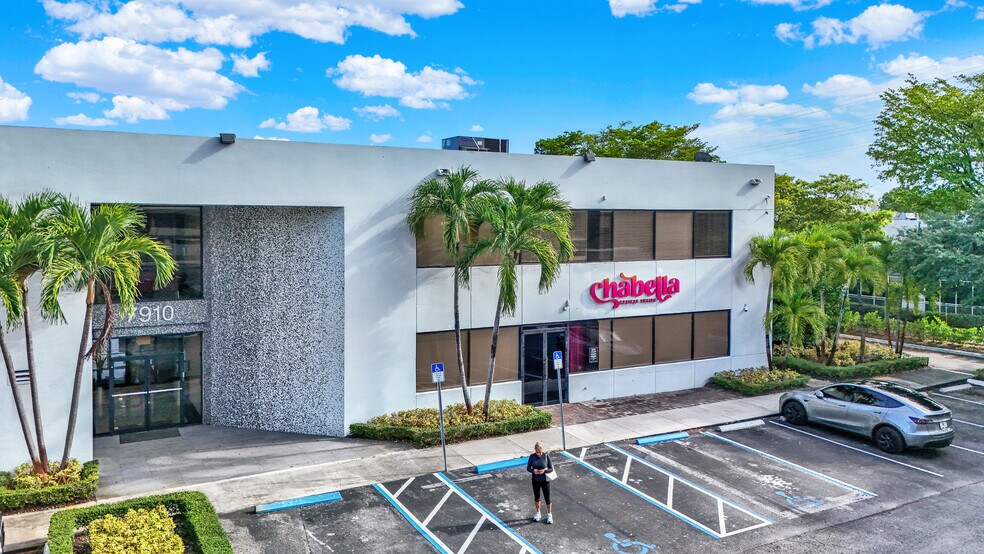 7910 NW 25th St, Doral, FL à louer - Photo de l’immeuble – Image 2 sur 12
