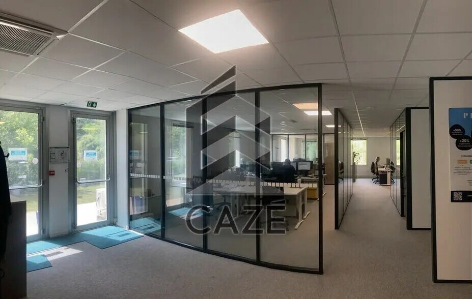 Bureau dans Pessac à louer - Photo de l’immeuble – Image 1 sur 17