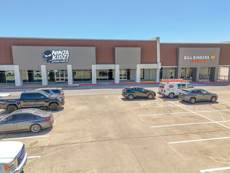 320 E Main St, Crowley, TX à vendre - Photo de l’immeuble – Image 2 sur 8