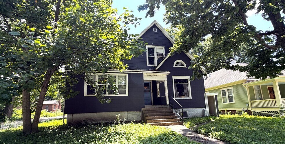 501 W California Ave, Urbana, IL à vendre - Photo de l’immeuble – Image 2 sur 7