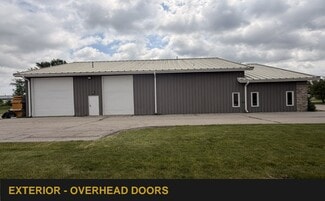 Plus de détails pour 740 Kacena Rd, Hiawatha, IA - Bureau à vendre