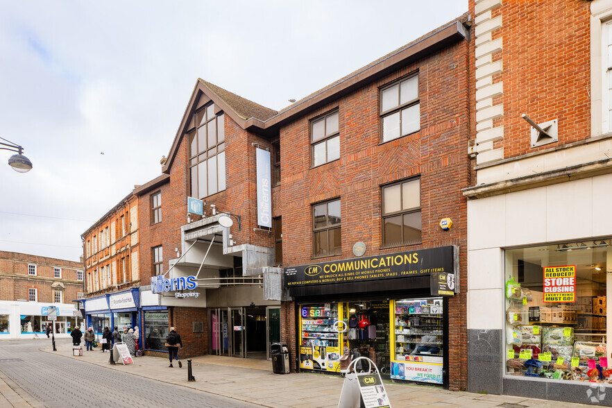 Church St, High Wycombe à louer - Photo principale – Image 1 sur 4