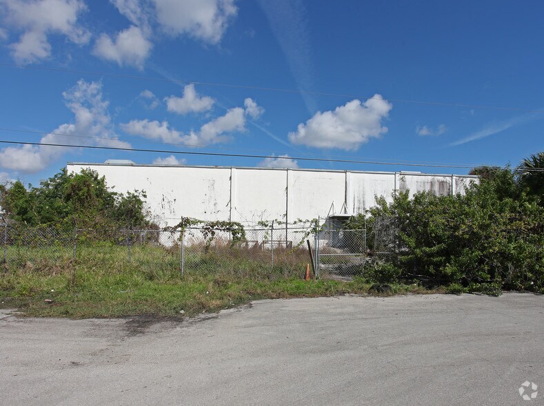 2690 Old Okeechobee Rd, West Palm Beach, FL à louer - Photo de l’immeuble – Image 2 sur 2