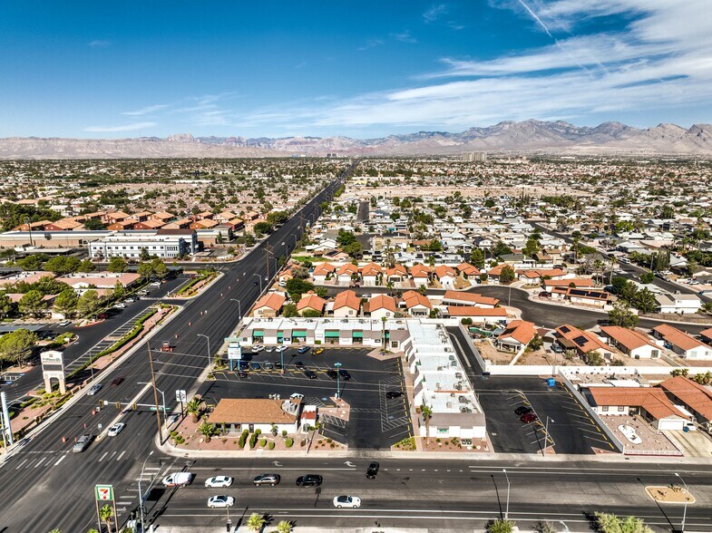 7000-7034 W Charleston Blvd, Las Vegas, NV à louer - Photo de l’immeuble – Image 2 sur 7