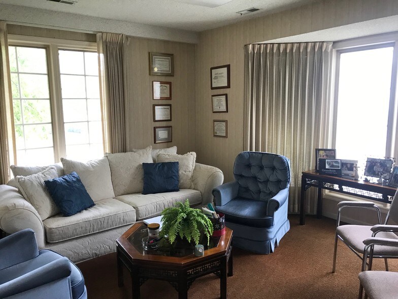 618 S West St, Wheaton, IL à louer - Photo intérieure – Image 2 sur 18