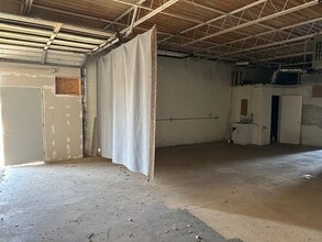 702-710 E Walnut St, Garland, TX à louer Photo intérieure– Image 2 sur 3