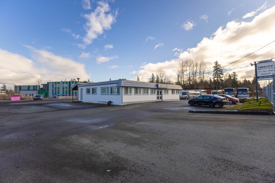 22867 Fraser Hwy, Langley, BC à louer - Photo de l’immeuble – Image 2 sur 6